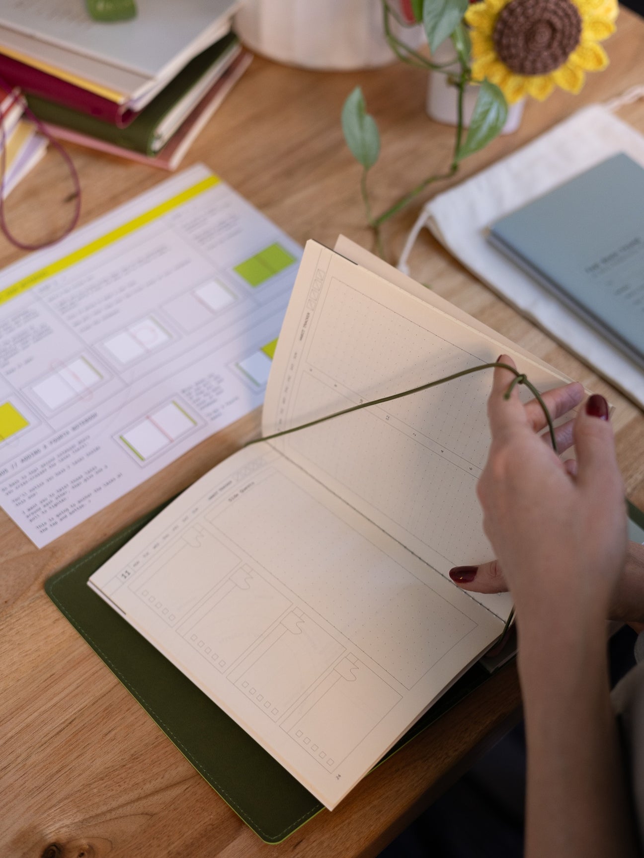 HOW TO INSERT NOTEBOOKS INTO A REFILLABLE FOLIO – Creator's Friend