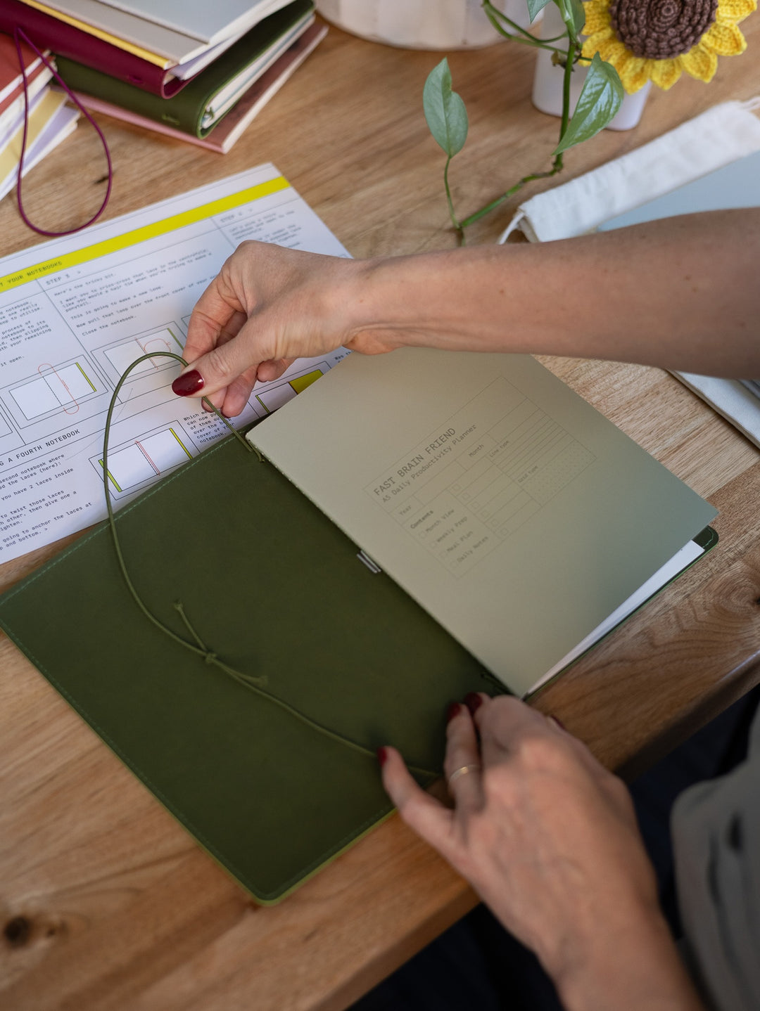 HOW TO INSERT NOTEBOOKS INTO A REFILLABLE FOLIO – Creator's Friend